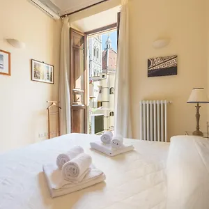 Charming 2bed Overlooking Duomo - Hosted By Sweetstay Italy